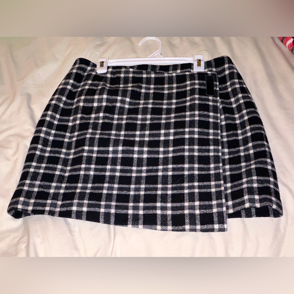 i.e. relaxed (vintage) black & white check fully lined wrap mini skirt, Sz. 6